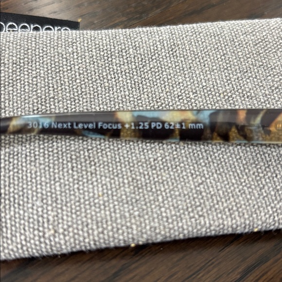 Peepers readers - Picture 4 of 4